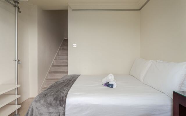 Bright Eardley Crescent Nest