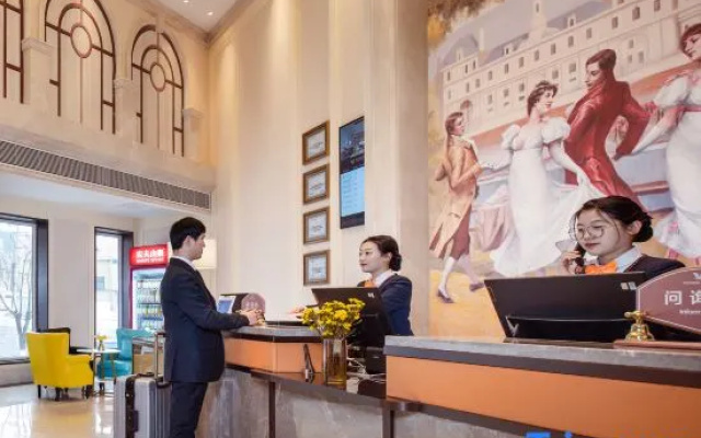 Vienna Hotel (Jinan Shungeng International Convention and Exhibition Center Store) – People – Jinan