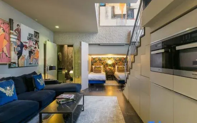 The Galleries I - Covent Garden - by Frankie