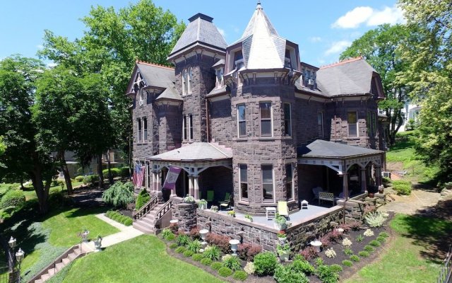 Reynolds Mansion B&B