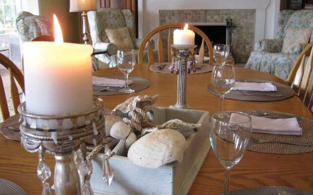 Foxglove Inn & Gardens