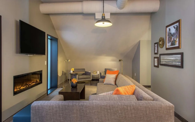 Hotel Saranac, Curio Collection by Hilton