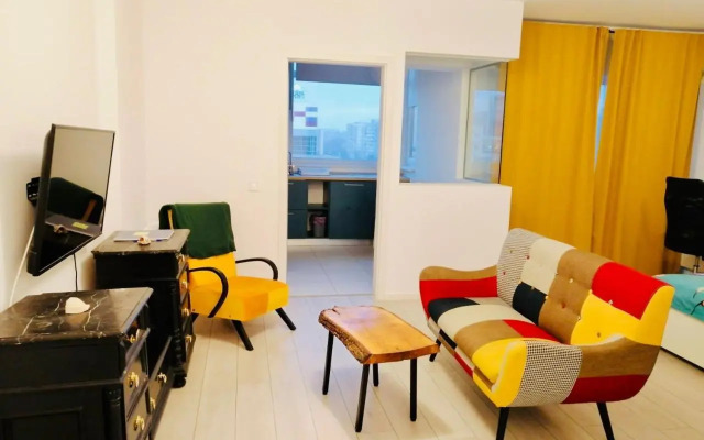 PLAZA VIEW Studio