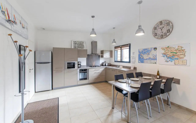 GOVIHAN - Maison 8p avec piscine commune