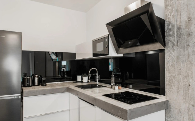 Industrial 1BR Apartment in Ampelokipoi Area by UPSTREET