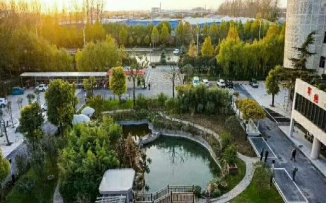 Metropoloxuchang Wenfeng Road Central Park Hote
