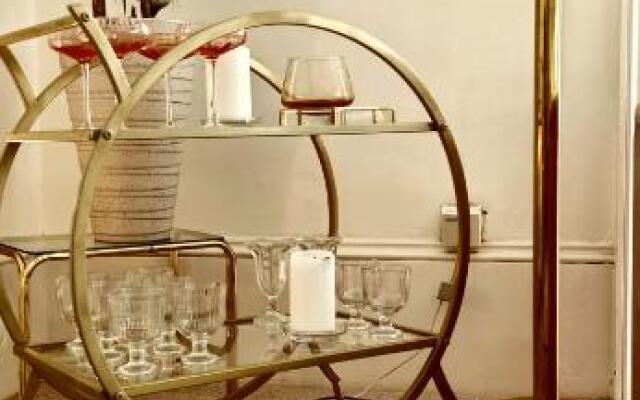 Elegant 5 Bed 4 Bath Vogue House Parisian Style Home