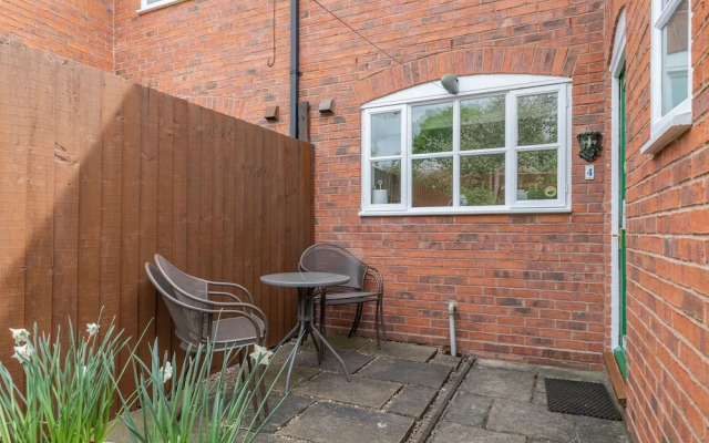 4 Aldelyme Court