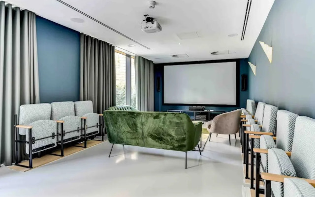 Host Stay Rox Studio