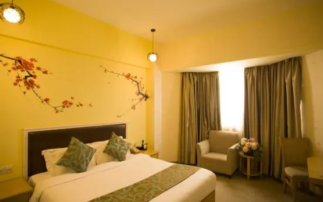 Sunshine Holiday Hotel