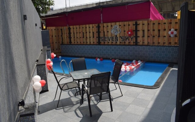 Hotel Seven Sky