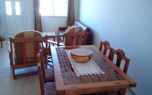 Beautiful 2-bed Apartment in Olhos de Agua