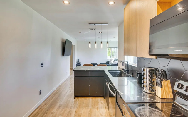 Studio Tours & Universal Fun! Burbank Family Home