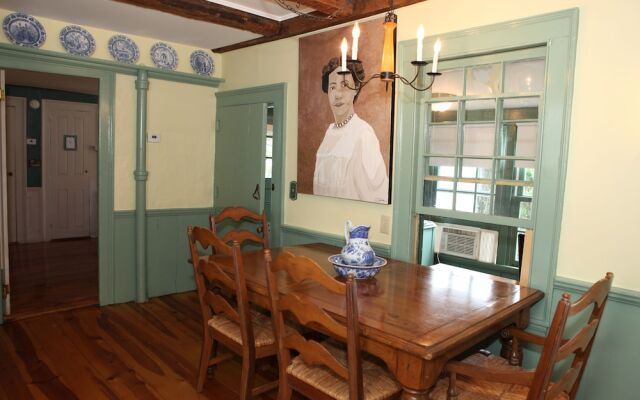 The Deacon & James Pharmacy B&B