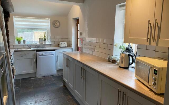 Newlyn House - Sleeps 11