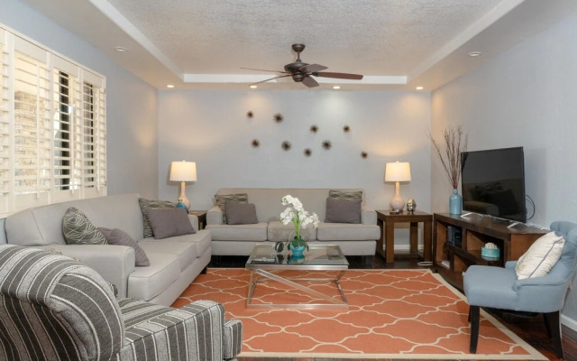 Scottsdale 4BD Modern Home w/ Sparkling Pool!