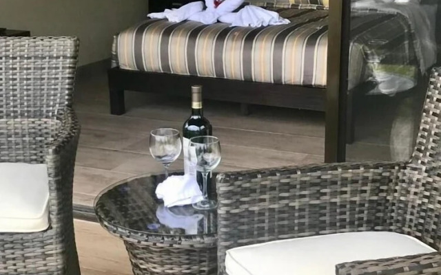 Arenal Roca Suites