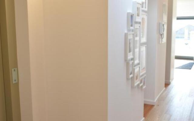 Sunny Penthouse whith balcony 9min walk main station