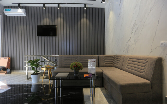 Hayot Plaza Hotel