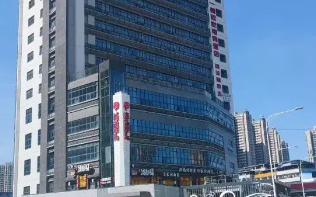 Yiya Shuang E-sports Hotel