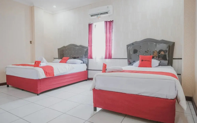 RedDoorz Plus near Maimun Palace 2 Medan