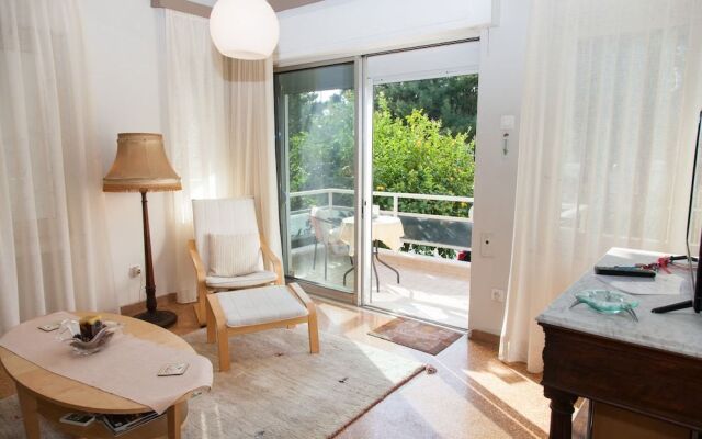 Fabulous Apartment Across Flisvos