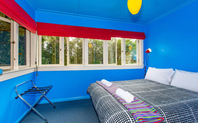 Waterfront Bach - Raglan Bach