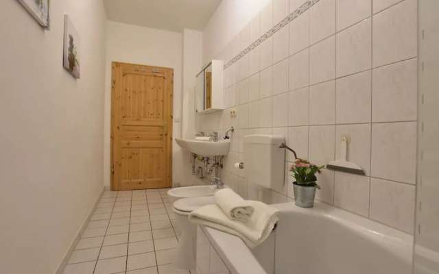 Charming Apartment in Stove With Garden