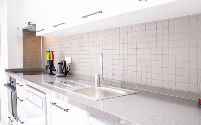 Modern Flat w Garden 5 min to Beach in Milas