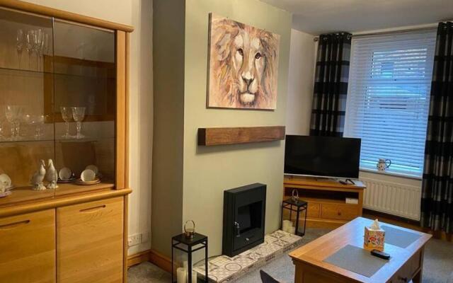 Cosy Modern Victorian 2 Bed Terrace