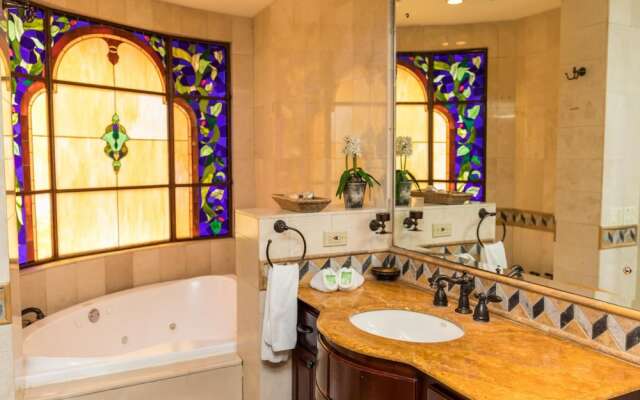 Luxury Ocean View Condo - Ultimate Convenience