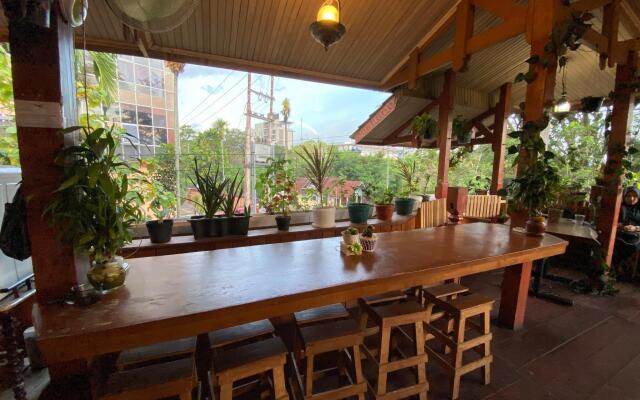 SPOT ON 2537 Bunda House