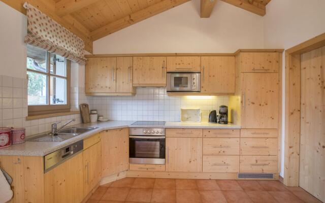 Modern Chalet With Sauna Near Konigsleiten
