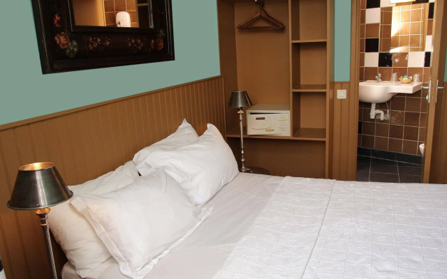 The Walled off Hotel Paris