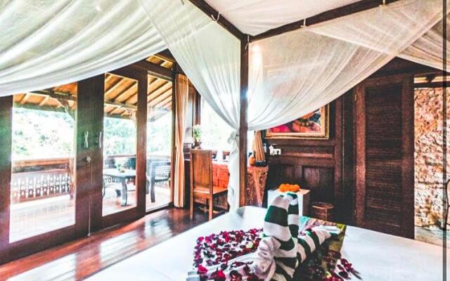 The Jungle Villa
