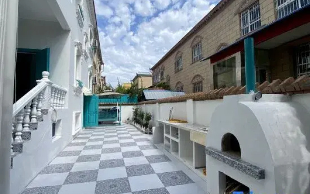 Yining Qingjushe Homestay