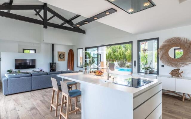 Easy Clés- Gorgeous 4 bedrooms villa with heated pool