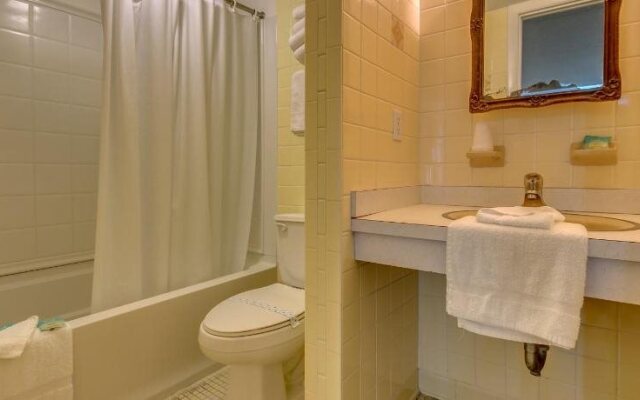 Admiral Resort Motel