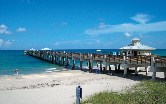 Hilton Palm Beach PBI