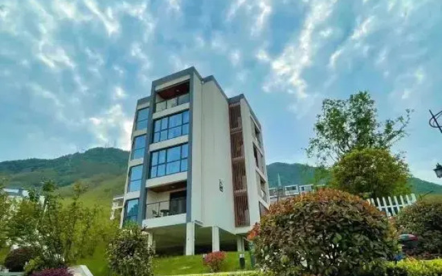 Anji Mujing Light Luxury Holiday Apartment