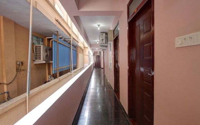 Oyo 28738 Abbirami Hotels