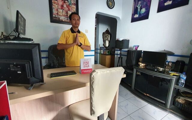 OYO 2302 Blue House Costel Syariah