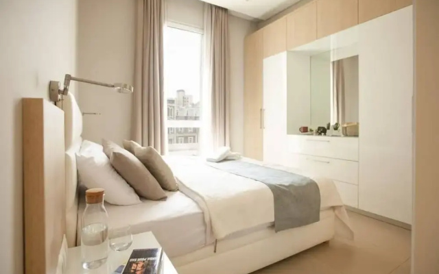 Comfy - 1BR Apt W Pool & Gym in Gemmayze