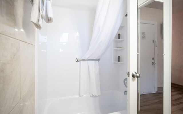 Island Sun Inn & Suites - Venice, Florida Historic Downtown & Beach Getaway