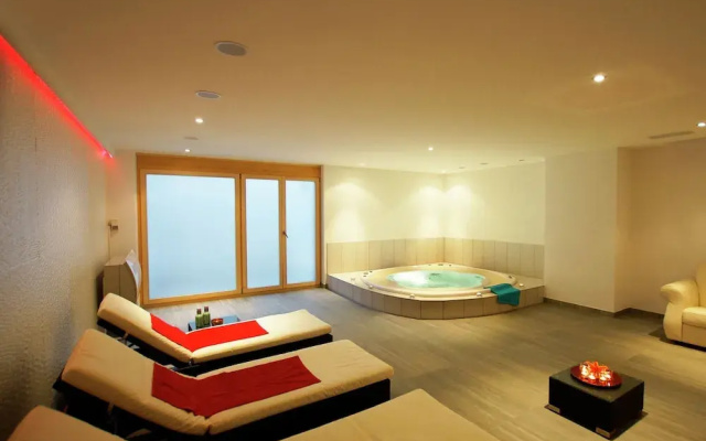 Luxury Apartment with Hot Tub in Veysonnaz