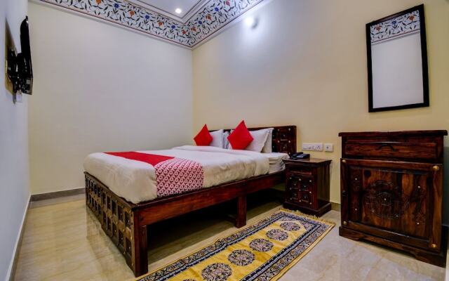 OYO 22287 Hotel Dev Palace