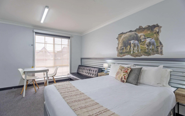 Comfort Inn Shearing Shed