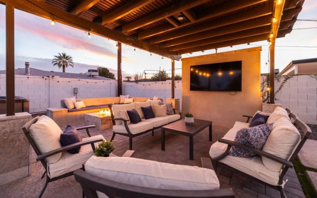 Scottsdale East Osborn 4 Bedroom Home by RedAwning, Scottsdale