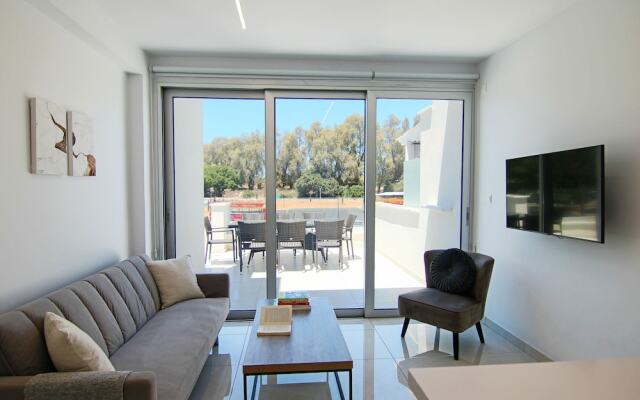 Phaedrus Living: Seaside Deluxe Flat Harbour 112