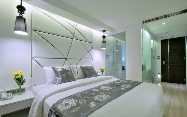 Отель Sukhumvit Suites